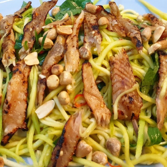 GỎI XOÀI KHÔ LÓC